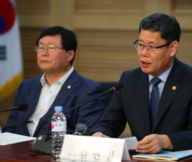 Unification Minister Kim Yeon-chul said Tuesday he intends to use the current peace mood between North Korea, South Korea and the United States to further inter-Korean relations. Photo by Yonhap
