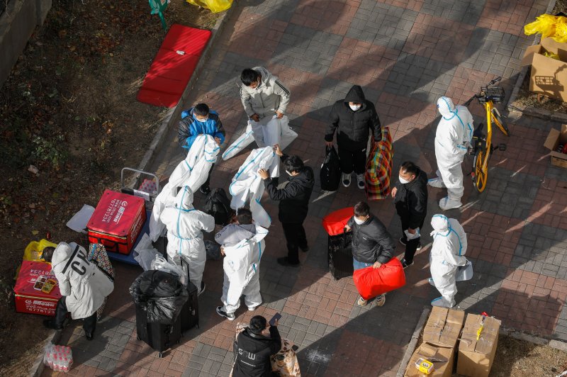olunteer health workers wear protective clothing outside a building with a confirmed case in Beijing, China, on Friday. On Sunday, cases were 4,307 cases. Photo by Wu Hao/EPA-EFE
