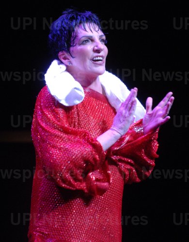 Liza Minnelli opens in Broadway musical  in New York